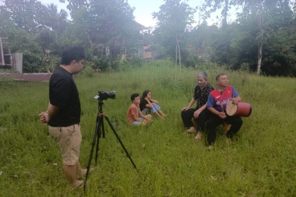 Armando Loho Hidupkan Cerita Rakyat dalam Bahasa Tombulu Lewat Media Digital