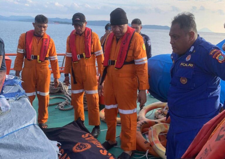 KM Barcelona V Terbakar di Perairan Talise, 568 Penumpang Selamat dan 3 Meninggal Dunia