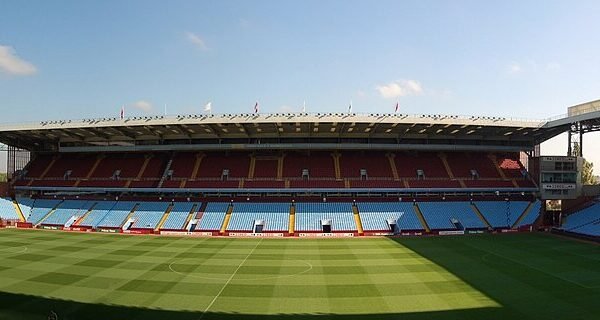 Panorama Stadion Villa Park, Birmingham, markas Aston Villa