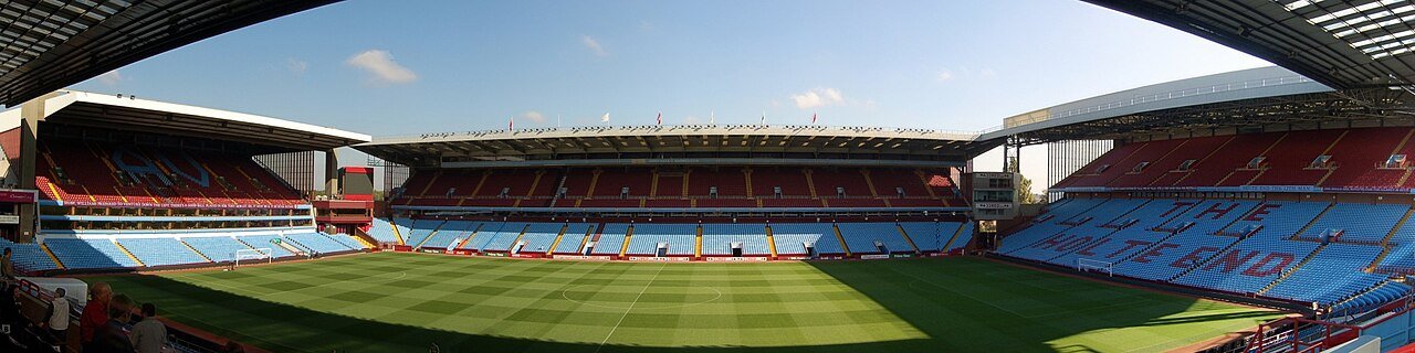 Panorama Stadion Villa Park, Birmingham, markas Aston Villa