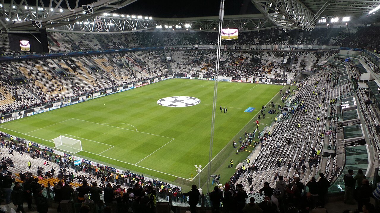 Suasana Allianz Stadium (Juventus Stadium) di Turin, Italia