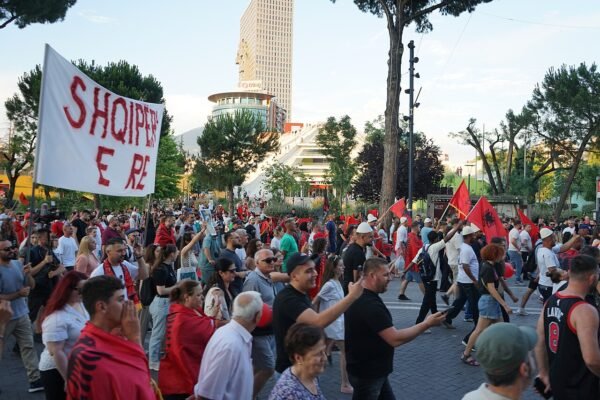 Aksi protes di Tirana, Albania