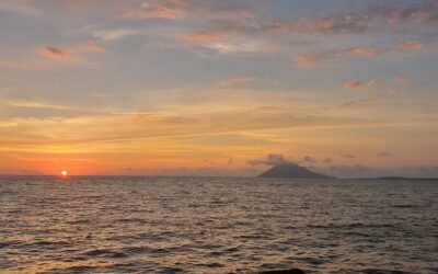 Kawasan Boulevard Manado saat senja