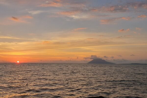 Kawasan Boulevard Manado saat senja