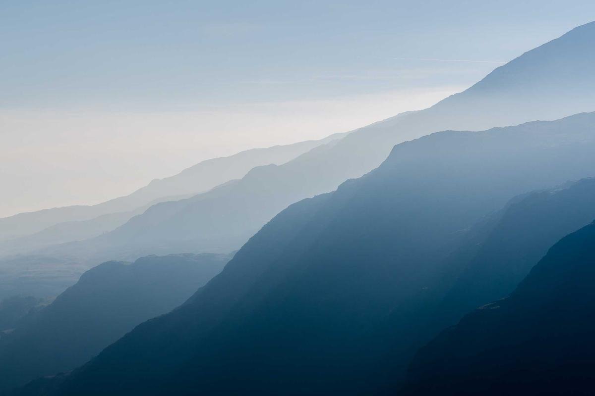 Foto ilustrasi: Persaingan para atlet balap motor di lintasan sirkuit. (Foto: Redaksi Visual / Dok. Unsplash)