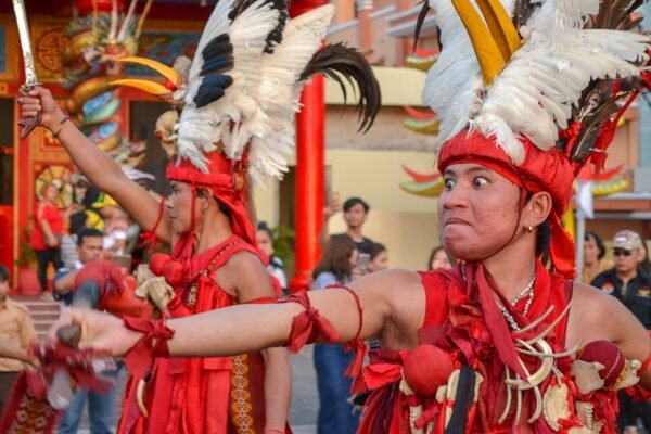 Penari Kabasaran pada Parade Manado Fiesta