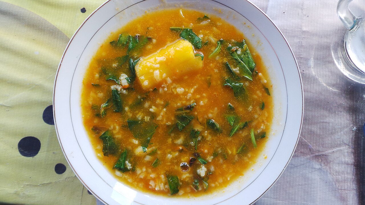 Semangkuk tinutuan atau bubur Manado