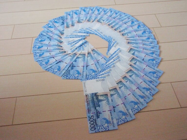 Lembaran uang rupiah