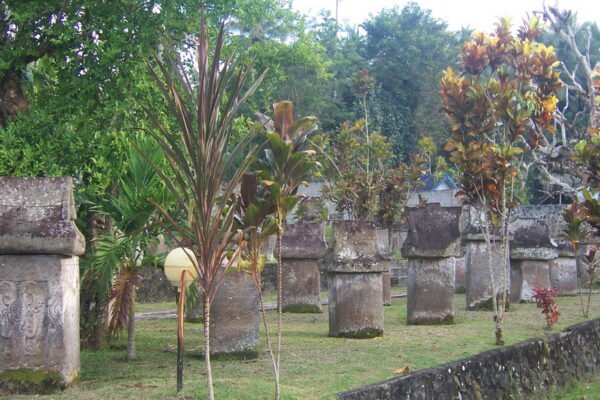 Kompleks Waruga Sawangan di Minahasa Utara