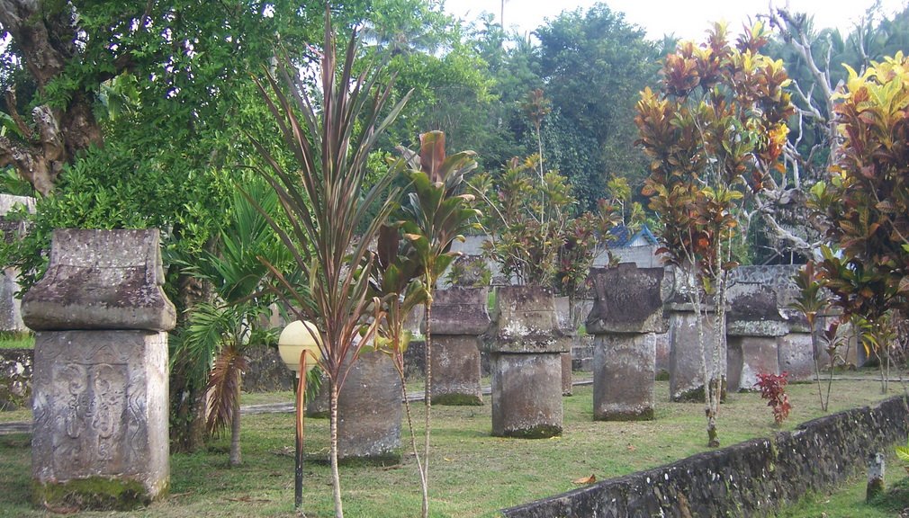 Kompleks Waruga Sawangan di Minahasa Utara
